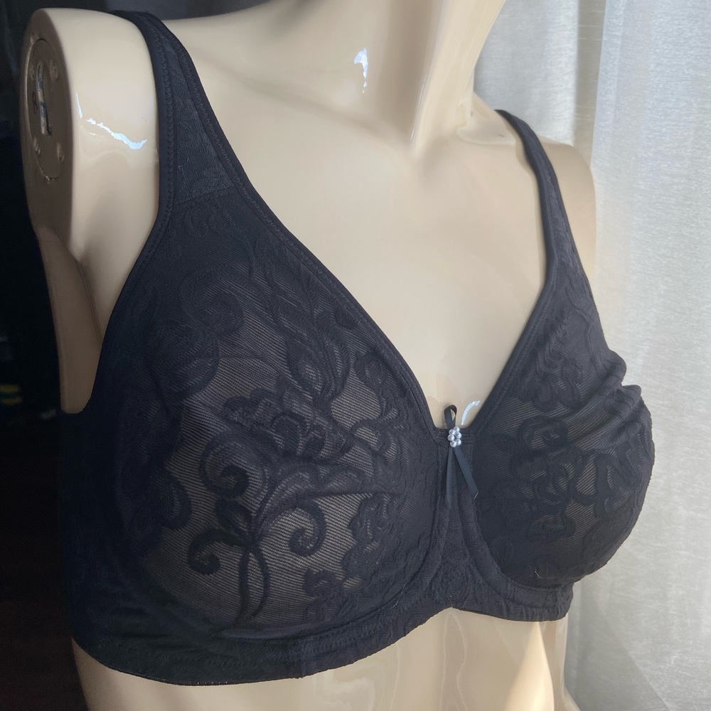 SOLD New 32E Lunaire Versailles 
Seamless Black Lace Bra underwired